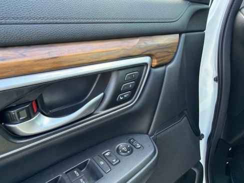 Used 2018 Honda CR-V Touring image 5