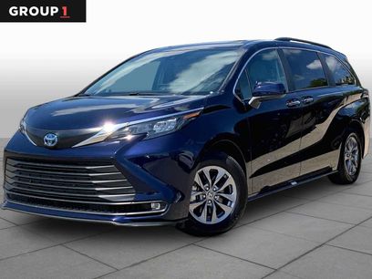 Used 2025 Toyota Sienna XLE