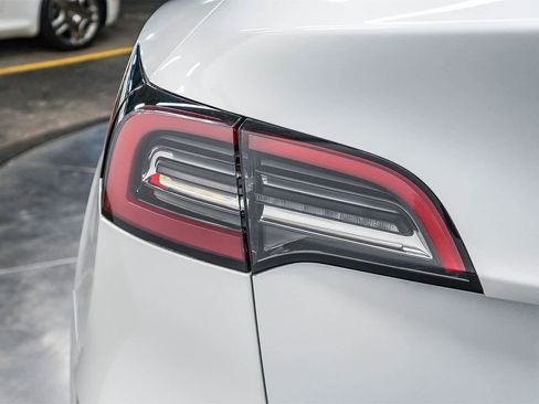 Used 2021 Tesla Model Y 2WD image 9