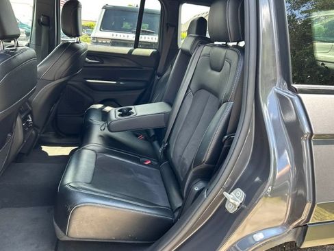 Used 2024 Jeep Grand Cherokee Altitude AWD/4WD image 3