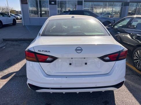 Used 2025 Nissan Altima 2.5 SV image 4