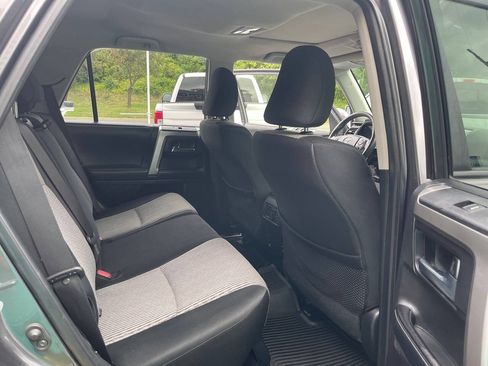 Used 2017 Toyota 4Runner SR5 AWD/4WD image 28