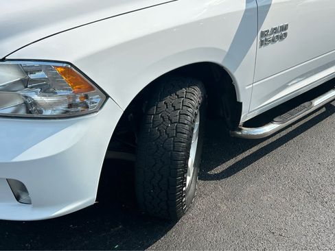 Used 2017 RAM 1500 Express RWD image 36