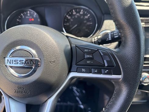 Used 2020 Nissan Rogue SV FWD image 18