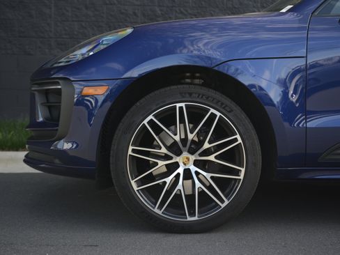 Certified 2025 Porsche Macan S image 36