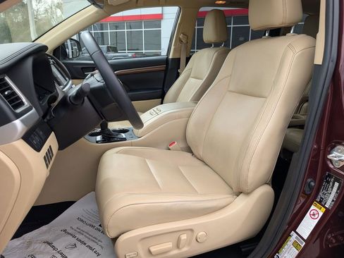 Used 2019 Toyota Highlander Limited image 12