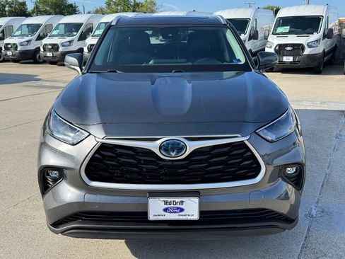 Used 2023 Toyota Highlander XLE FWD image 2