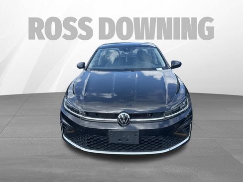 Used 2025 Volkswagen Jetta SE image 2