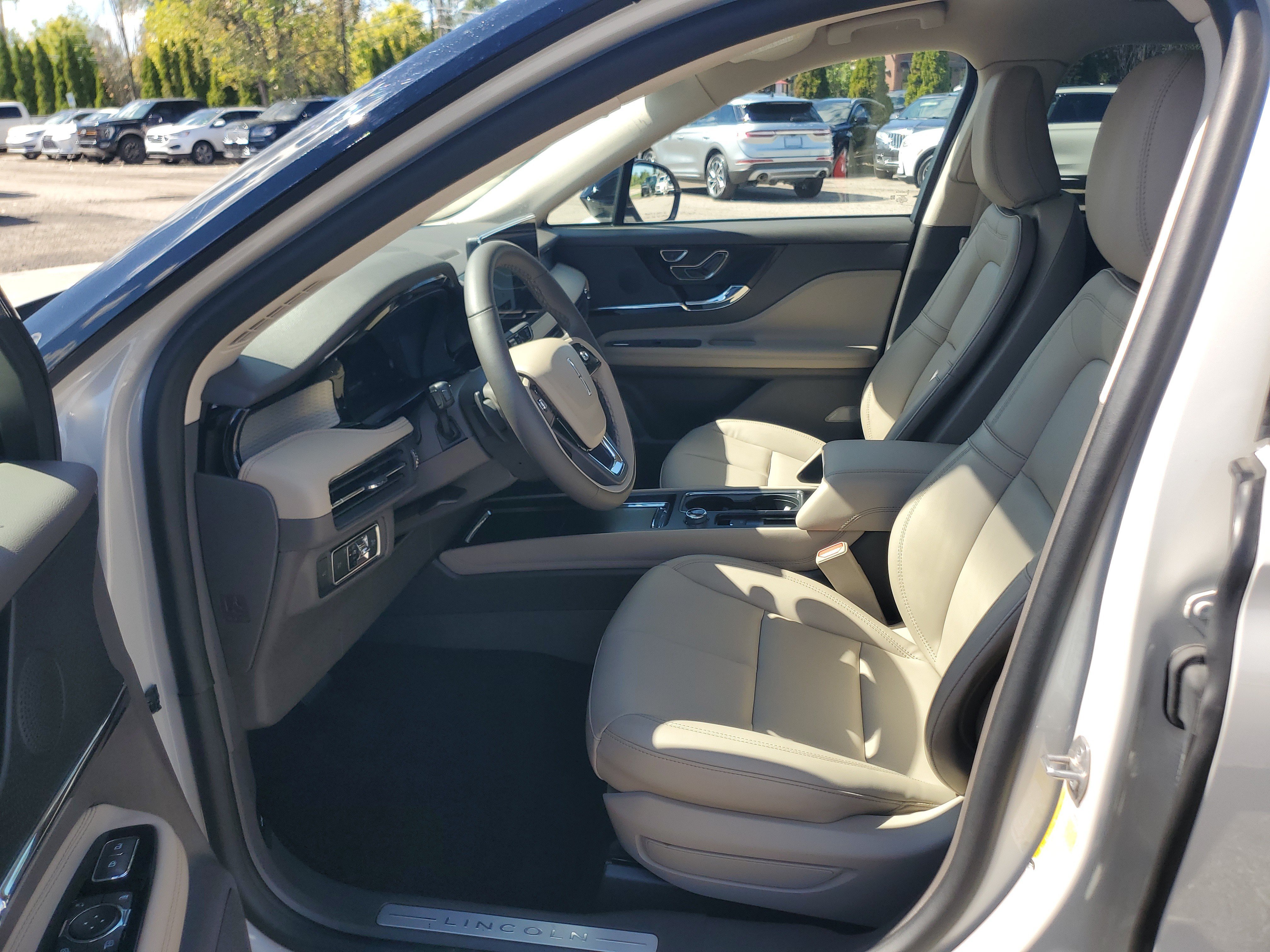 Certified 2023 Lincoln Corsair AWD image 12
