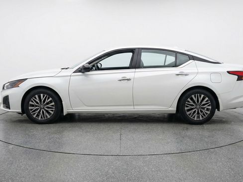 Used 2025 Nissan Altima 2.5 SV image 5