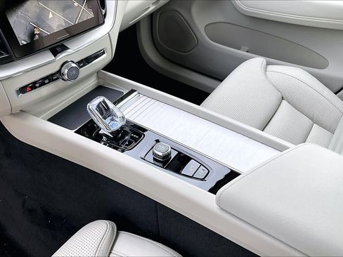 New 2026 Volvo XC60 B5 Ultra w/ Protection Package Premier image 10