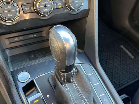 Certified 2021 Volkswagen Tiguan SE R-Line image 32