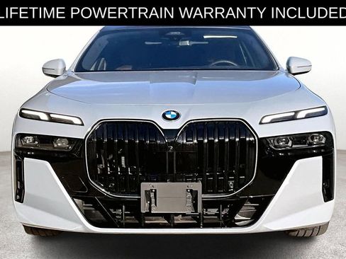 Used 2025 BMW 740i xDrive image 5