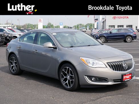 Used 2017 Buick Regal Sport Touring FWD image 1