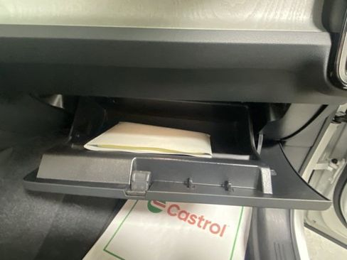 Used 2025 Volvo XC40 B5 Core image 30