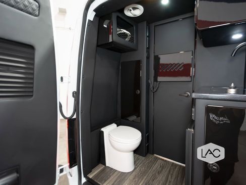 Used 2025 Mercedes-Benz Sprinter 2500 image 12