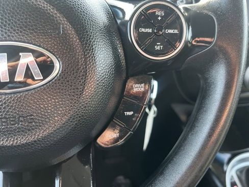 Used 2018 Kia Soul Base image 16
