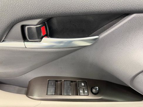Used 2024 Toyota Camry SE FWD image 6