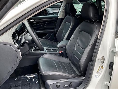 Used 2024 Volkswagen Jetta SEL image 9