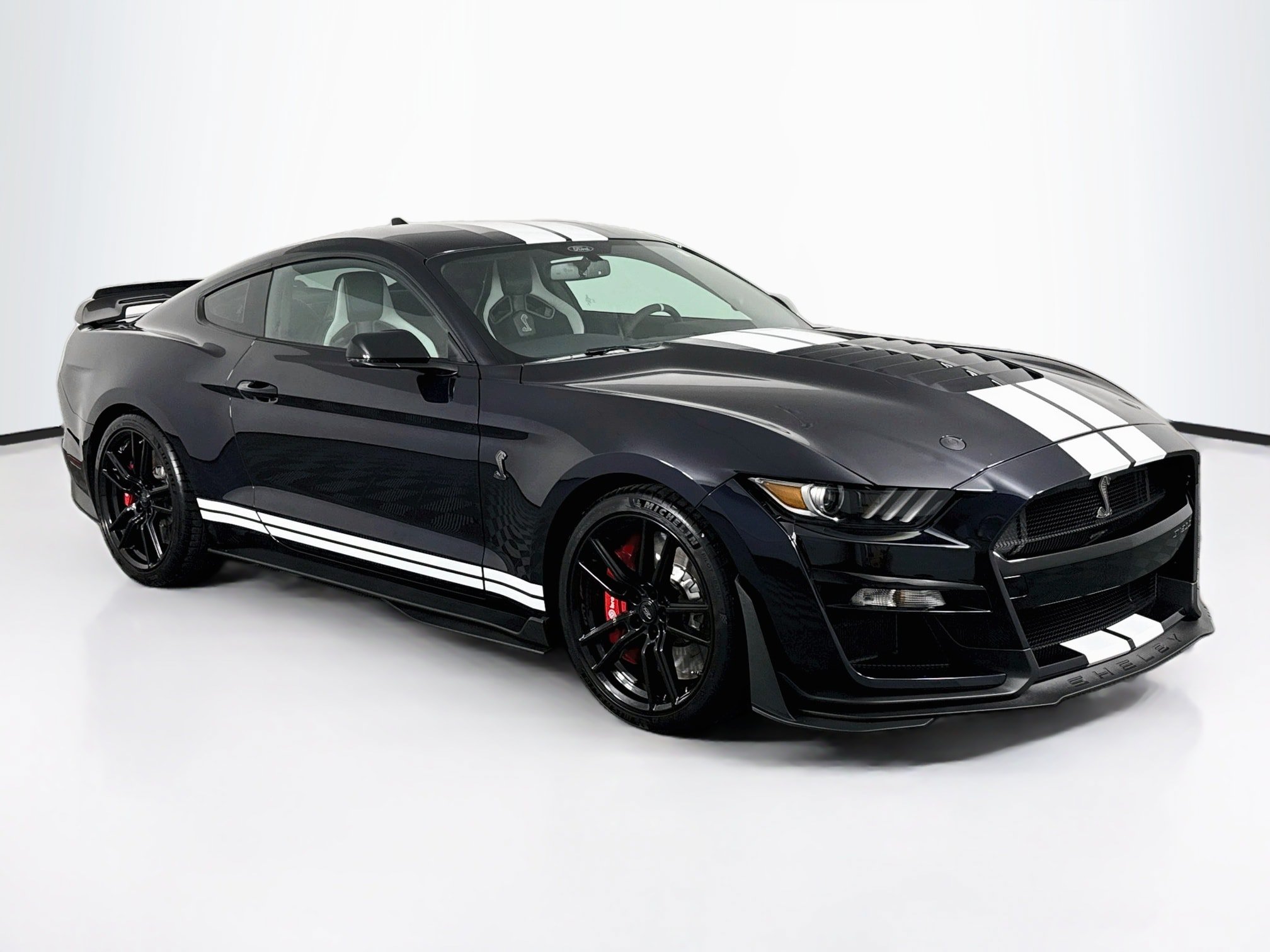 Used 2021 Ford Mustang Shelby GT500 w/ Technology Package RWD image 2