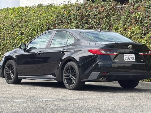 Used 2025 Toyota Camry SE FWD image 6