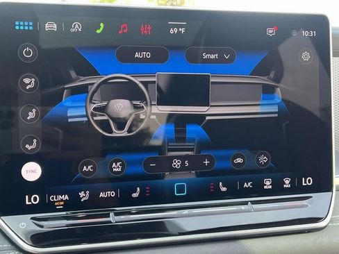 New 2026 Volkswagen Tiguan SE R-Line FWD image 19