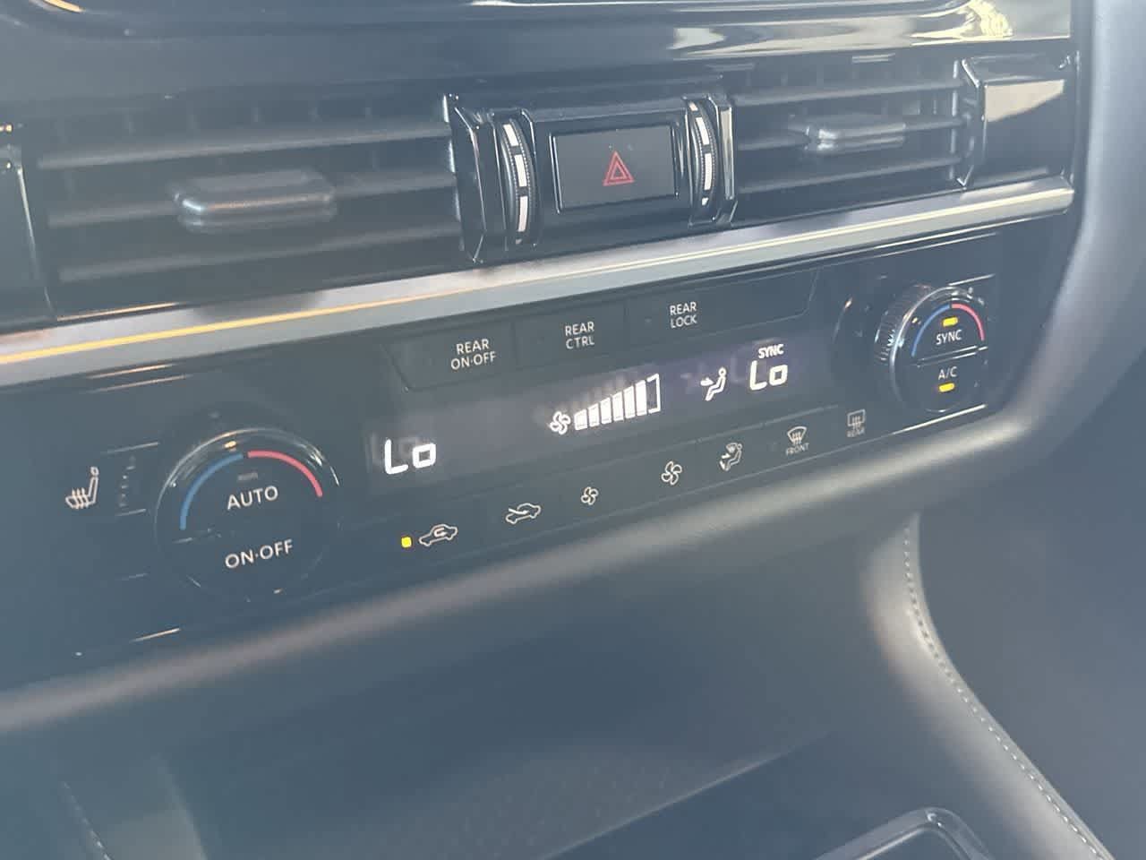 Used 2025 Nissan Pathfinder SV AWD/4WD image 20