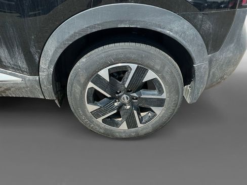 Used 2025 Nissan Kicks SV AWD/4WD image 14