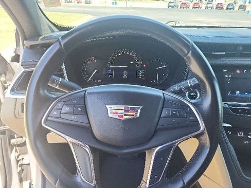 Used 2019 Cadillac XT5 FWD image 37