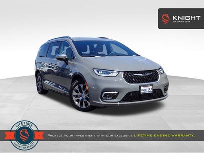Used 2023 Chrysler Pacifica Pinnacle