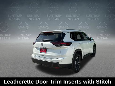 Used 2025 Nissan Rogue SV w/ SV Premium Package FWD image 12