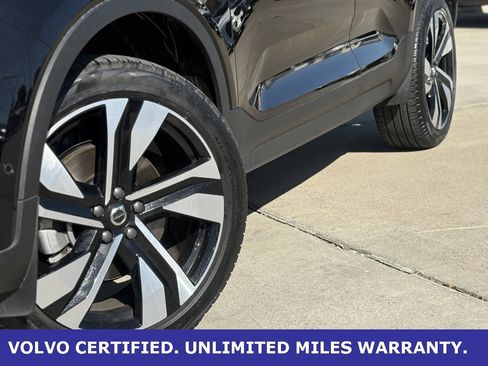 Certified 2025 Volvo XC40 B5 Plus image 8
