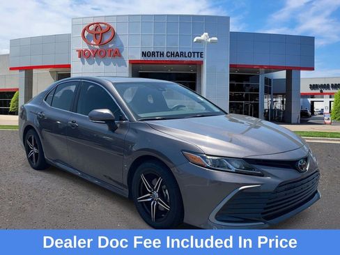 Used 2024 Toyota Camry LE w/ Convenience Package FWD image 1