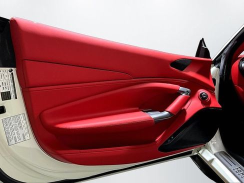 Used 2021 Ferrari F8 Tributo RWD image 18