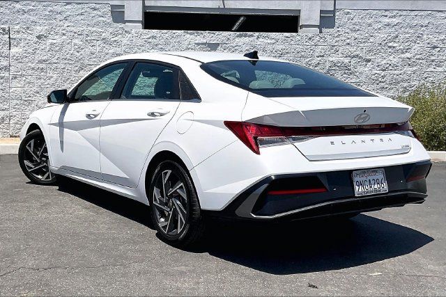 Used 2024 Hyundai Elantra Limited FWD image 10
