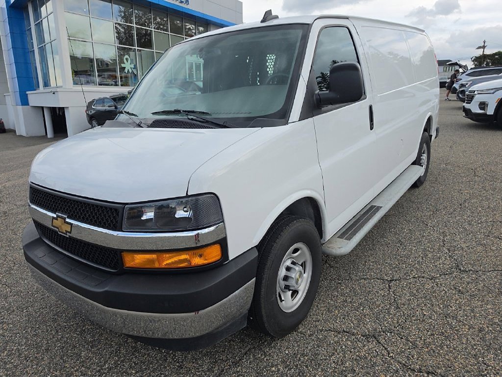 Used 2025 Chevrolet Express 2500 w/ Driver Convenience Package RWD image 8