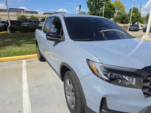 Used 2025 Honda Ridgeline TrailSport image 3