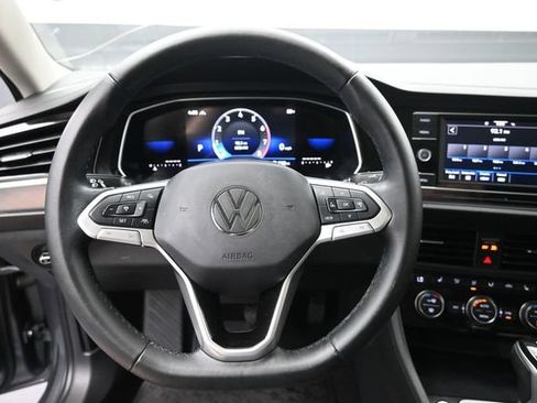Used 2023 Volkswagen Jetta SE FWD image 7