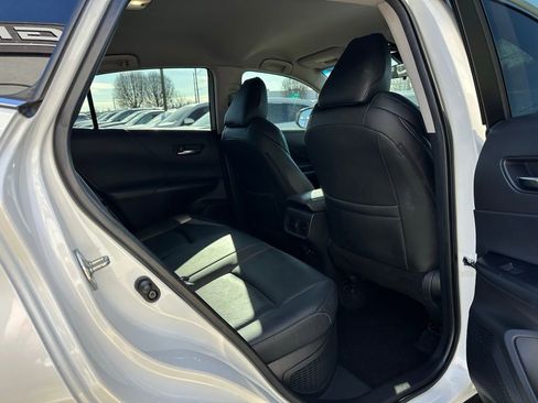 Used 2022 Toyota Venza XLE image 27