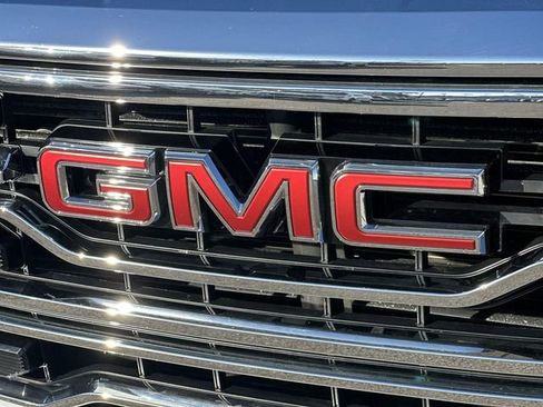Used 2025 GMC Sierra 1500 SLT image 30