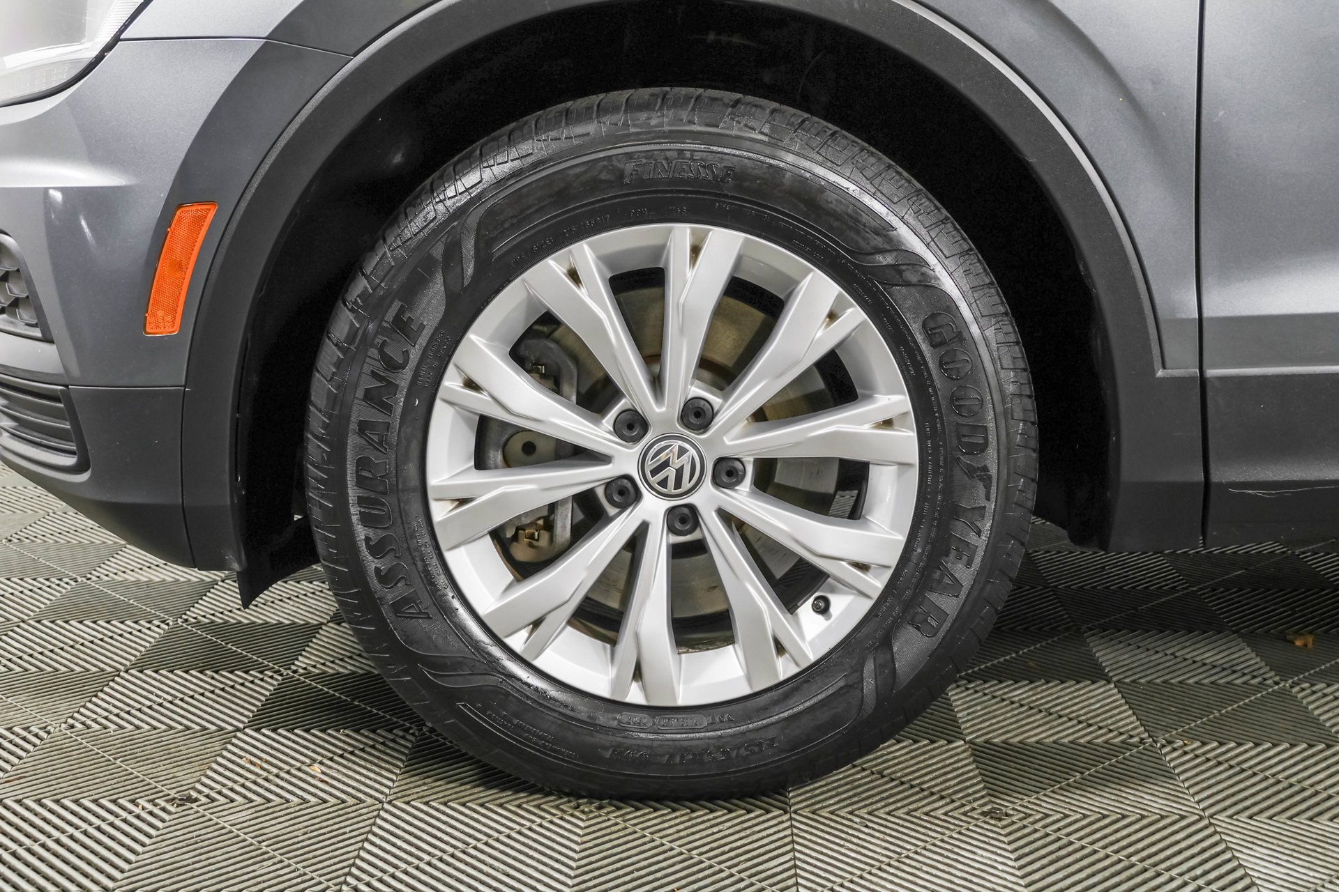 Used 2018 Volkswagen Tiguan SE w/ 3rd Row Seat Package AWD/4WD image 22