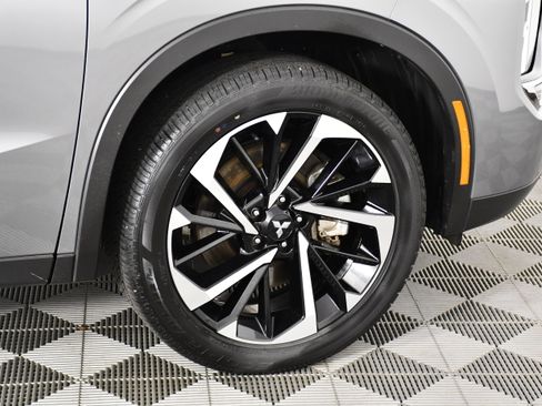 Used 2024 Mitsubishi Outlander AWD image 53
