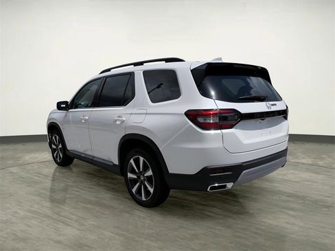 Certified 2025 Honda Pilot Touring image 2