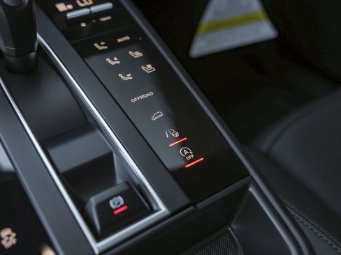 New 2025 Porsche Macan AWD/4WD image 28