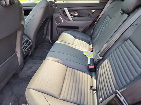 Used 2025 Land Rover Discovery Sport S image 5