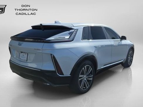 Used 2024 Cadillac Lyriq Luxury AWD/4WD image 5