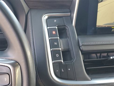 Used 2023 Chevrolet Suburban LT image 32