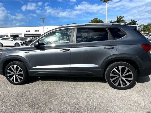 Certified 2022 Volkswagen Taos SE image 8