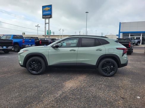 New 2026 Chevrolet Trax ACTIV w/ Sunroof Package FWD image 2