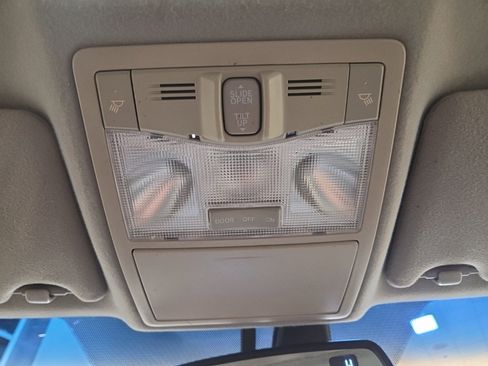 Used 2010 Toyota Avalon Limited image 29